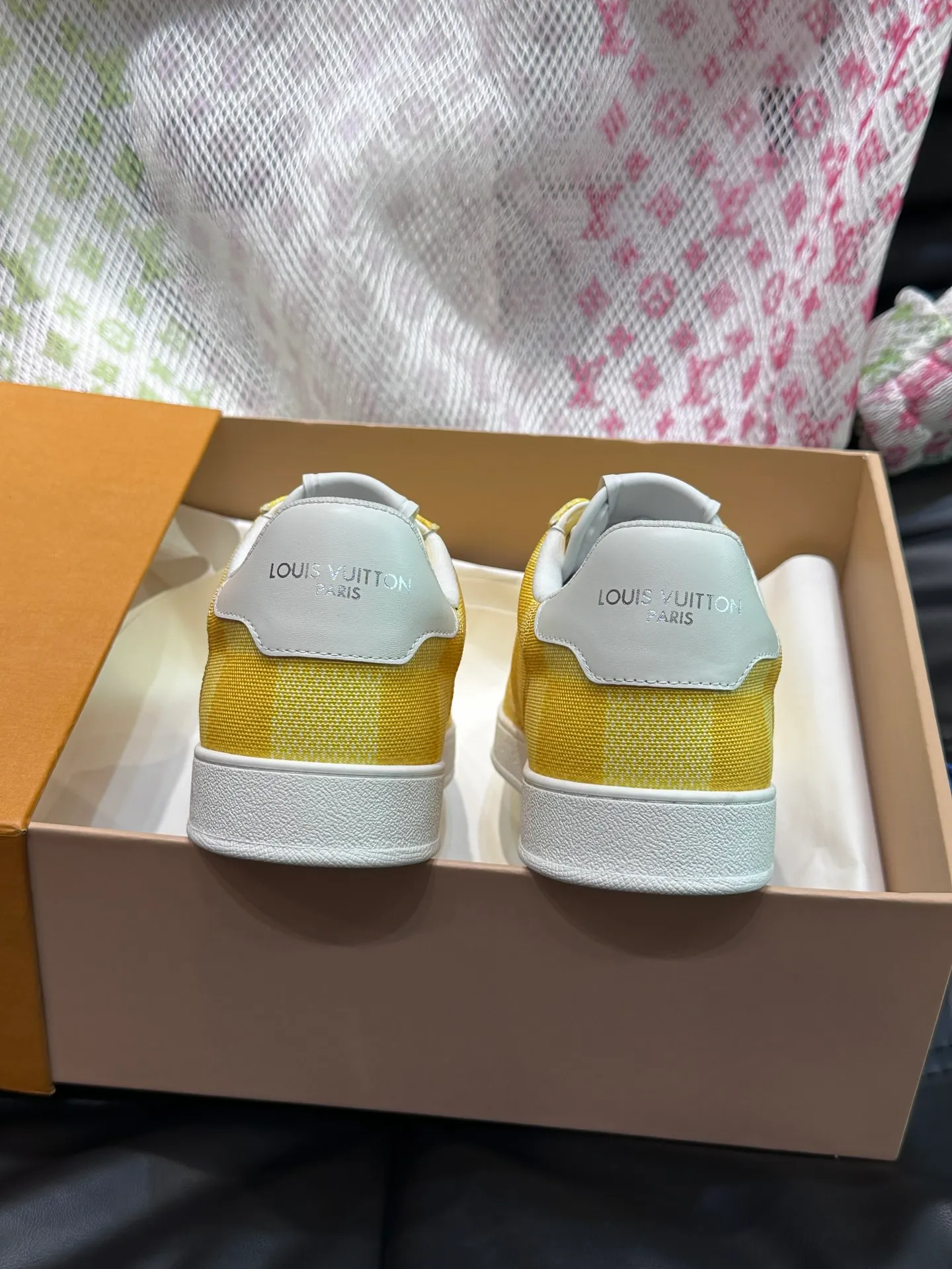 Men's Men's Shoes 💰p420 "*OUIS *UITTO*" Rivoli men's low-top casual sneakers, the classic checkerboard pattern will never go out of style. This Rivoli environmentally friendly sneaker is made of 90% sustainable materials. It is recycled polyester fiber with the iconic Damier jacquard, and the outsole is shaped with recycled polyurethane. An upcycled LV logo perches on the tongue, while Louis Vuitton logos appear on the sides and rear. Comfortable and durable, versatile style, can be worn in all seasons, simple and fashionable item! Size: 38-44 (45 customized)